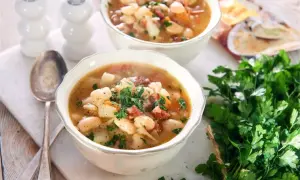 Jak zagęścić zupę śmietaną bez warzenia? Sprawdzone metody