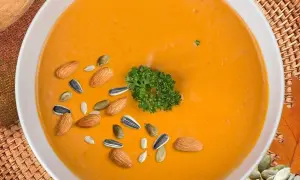 Zupa dyniowa: Ile kalorii? Sprawdź fakty i dodatki!