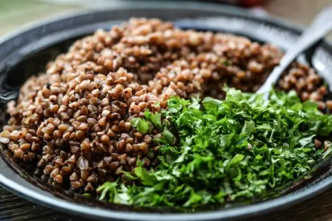 Kasza gryczana a gluten: Czy jest bezpieczna? Sprawdź!
