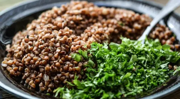 Kasza gryczana a gluten: Czy jest bezpieczna? Sprawdź!