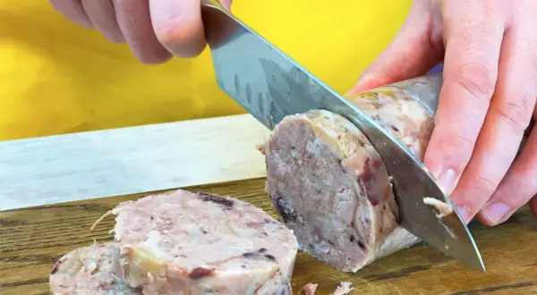Kiełbasa z butelki: domowy hit bez konserwantów. Czy to bezpieczne?